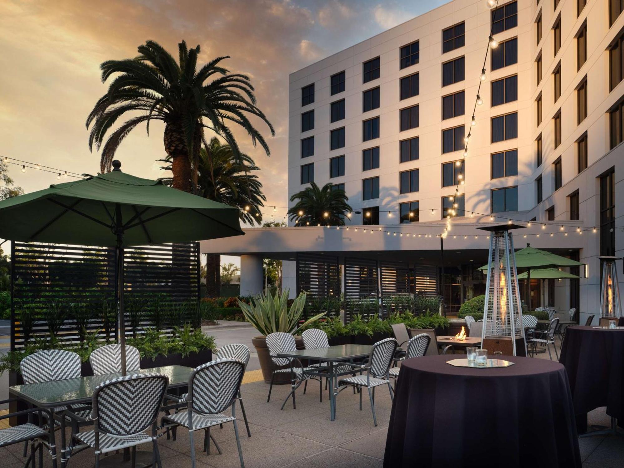 Doubletree By Hilton Irvine Spectrum Eksteriør billede